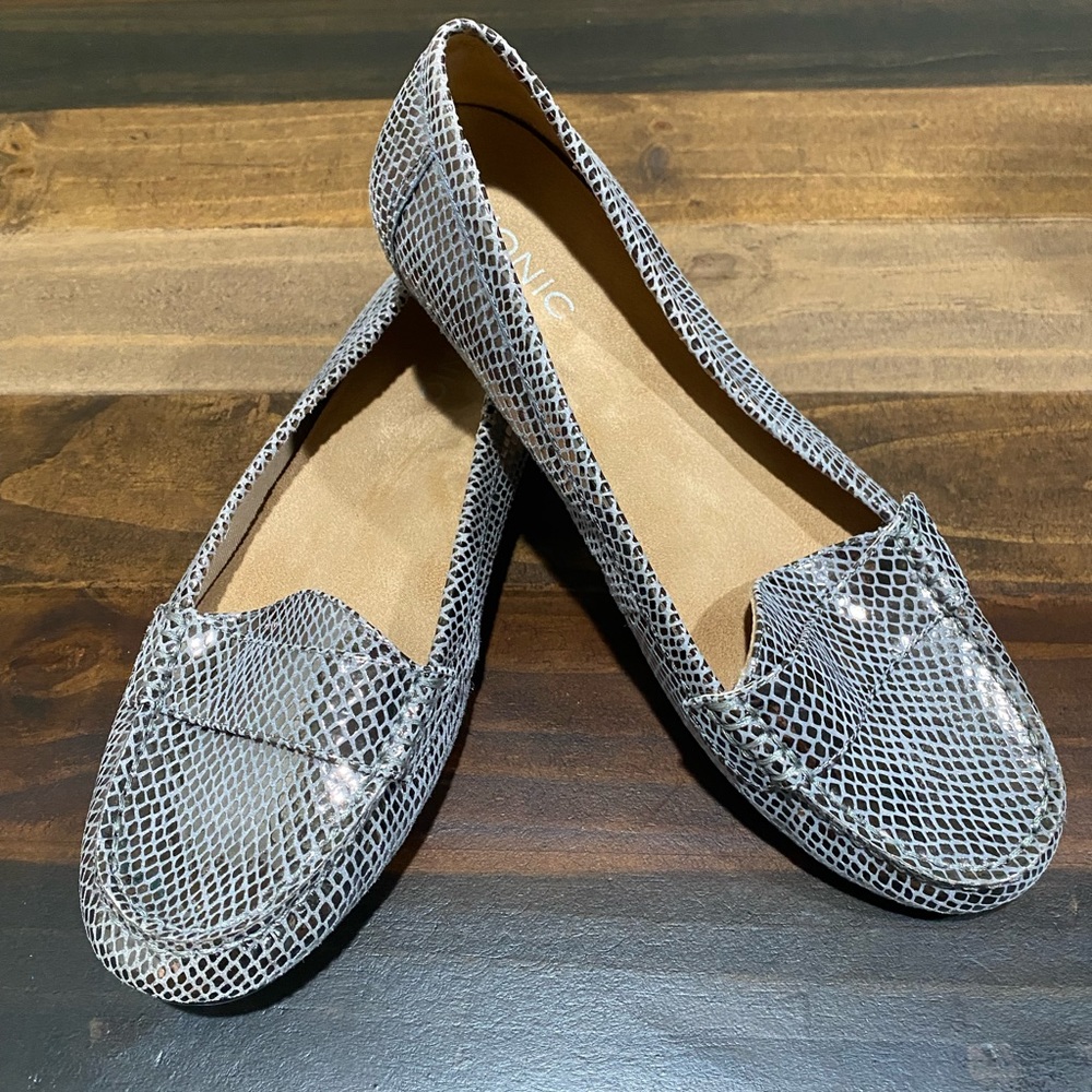 Vionic Larrun Women's Gunmetal Snake Pattern Orthotic Slip on Loafers.Size 9.5.